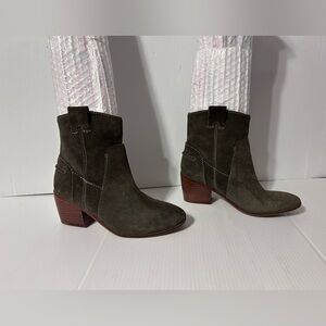 Olive suede bootie block heel women size 7 M